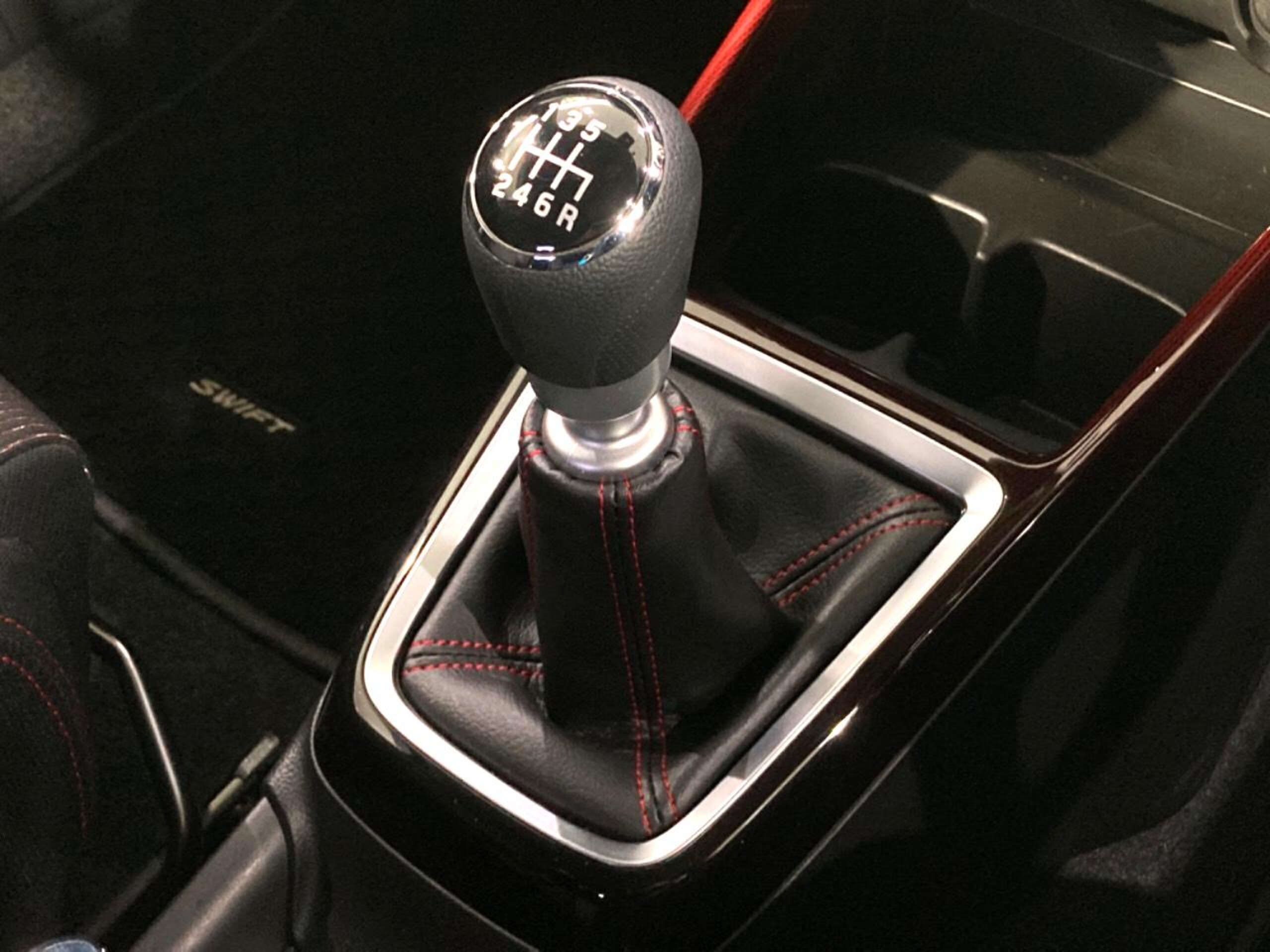2024 Suzuki Swift — photo 3