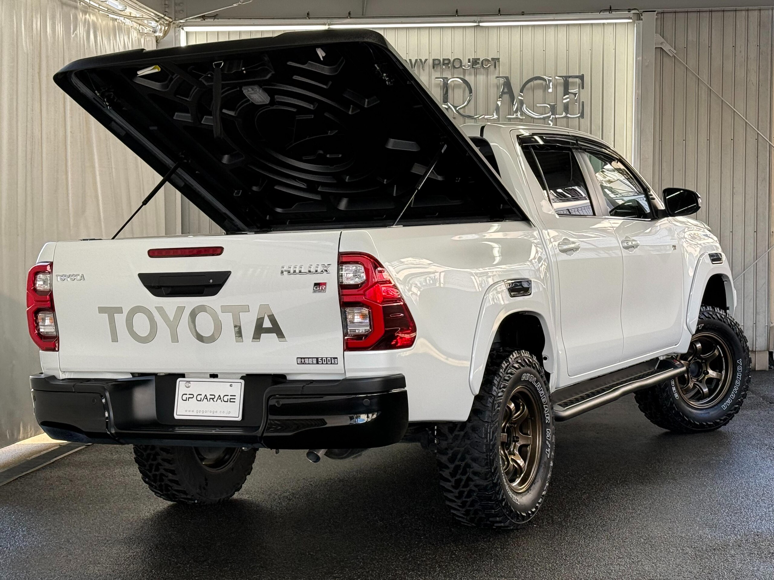 Toyota Hilux 2.4 Z GR Sport Diesel Turbo 4WD Pearl White with JAOS Suspension, Advan Racing Wheels, Wald Hood Aero — photo 7