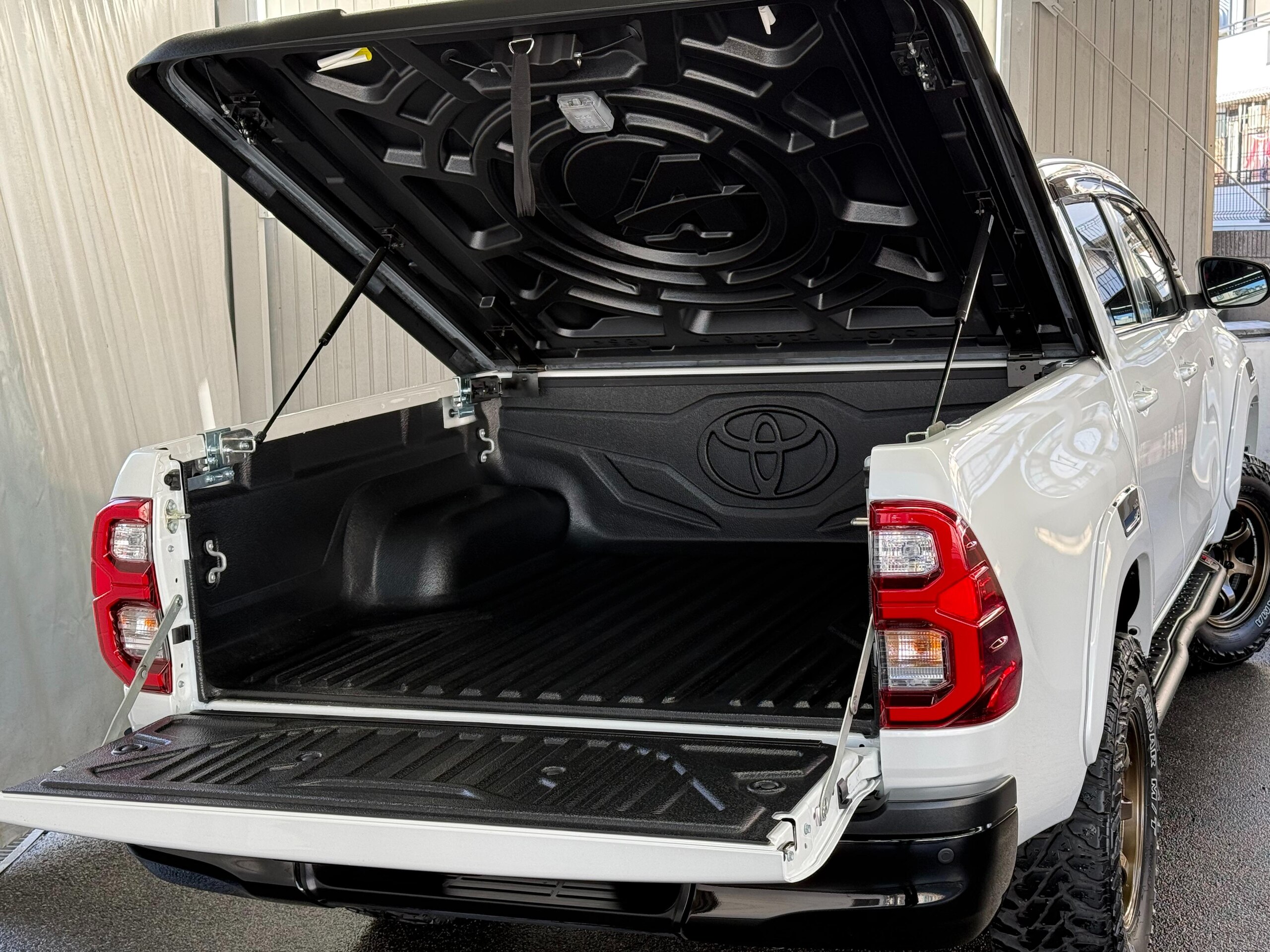 Toyota Hilux 2.4 Z GR Sport Diesel Turbo 4WD Pearl White with JAOS Suspension, Advan Racing Wheels, Wald Hood Aero — photo 8