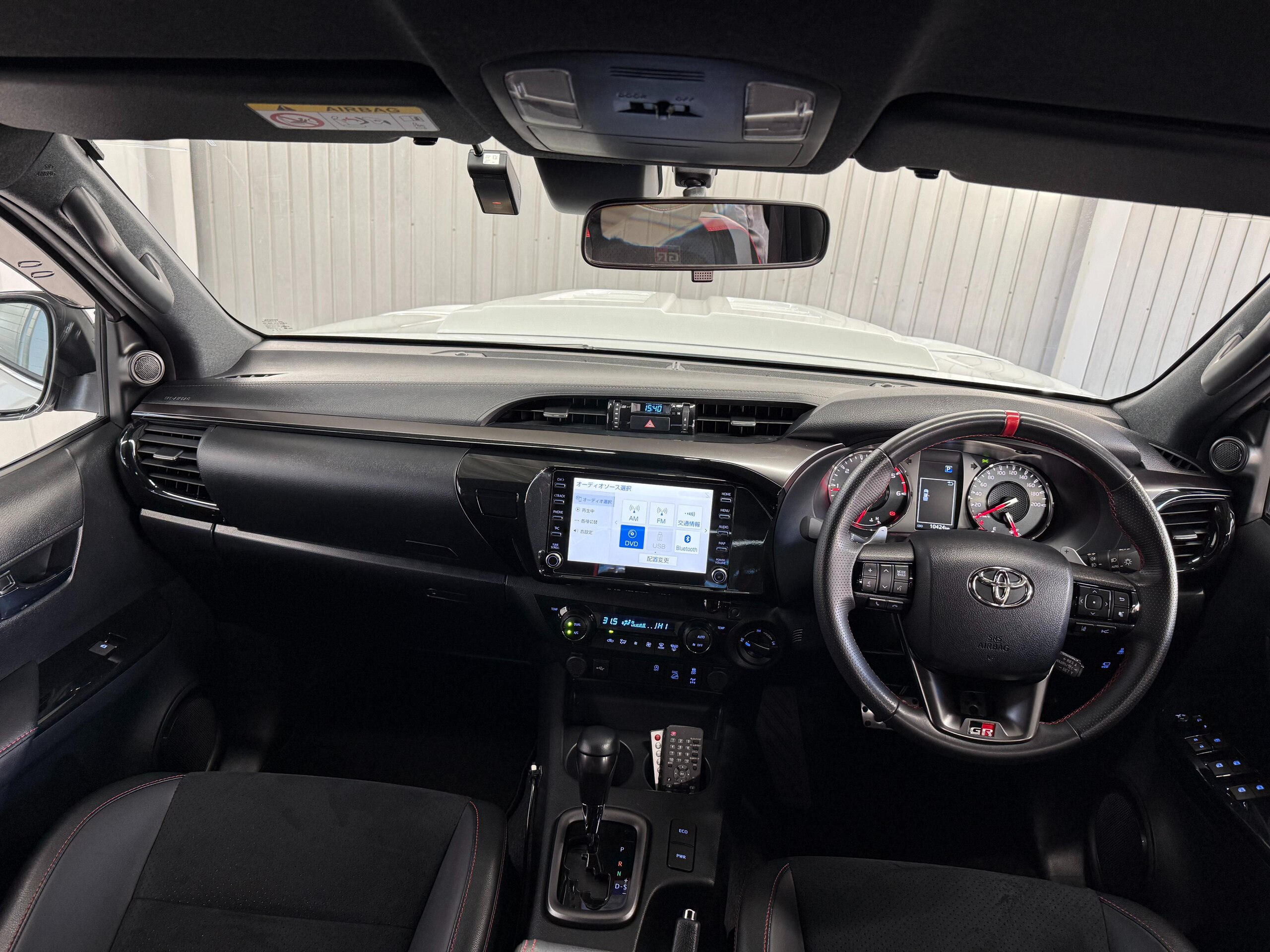 2023 Toyota Hilux — photo 2