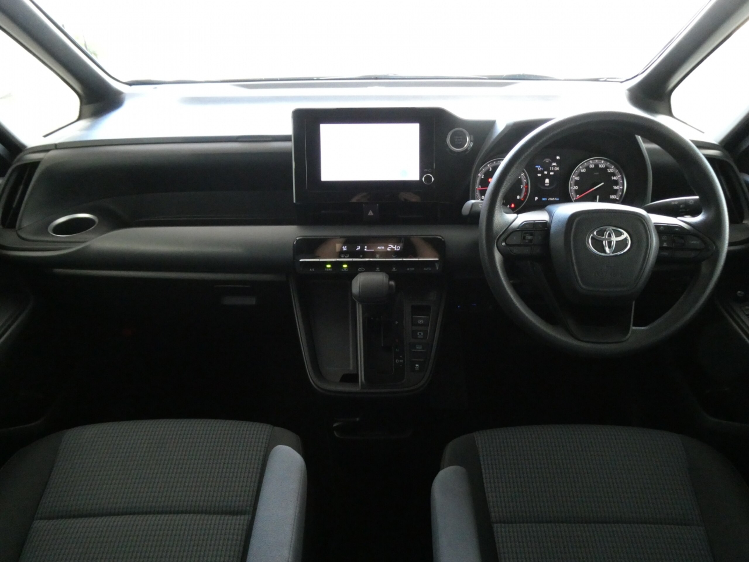 2023 Toyota Noah — photo 2