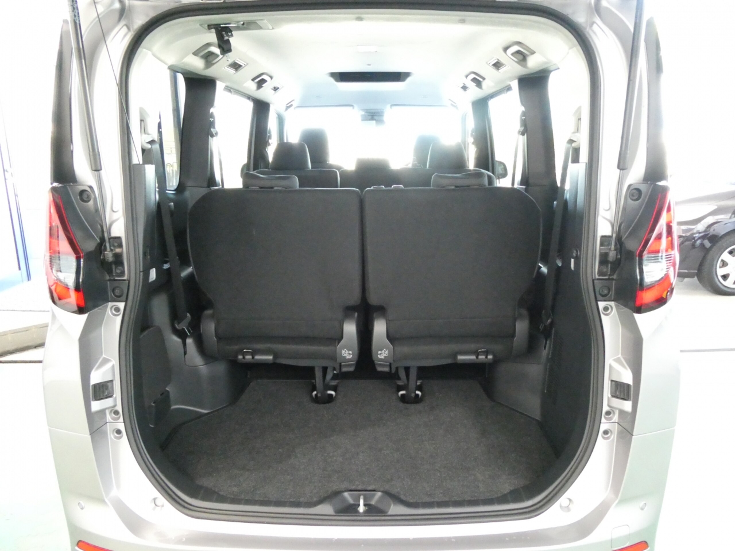 Toyota Noah X — photo 8