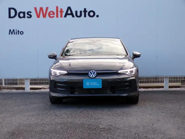 2025 Volkswagen Golf — photo 2