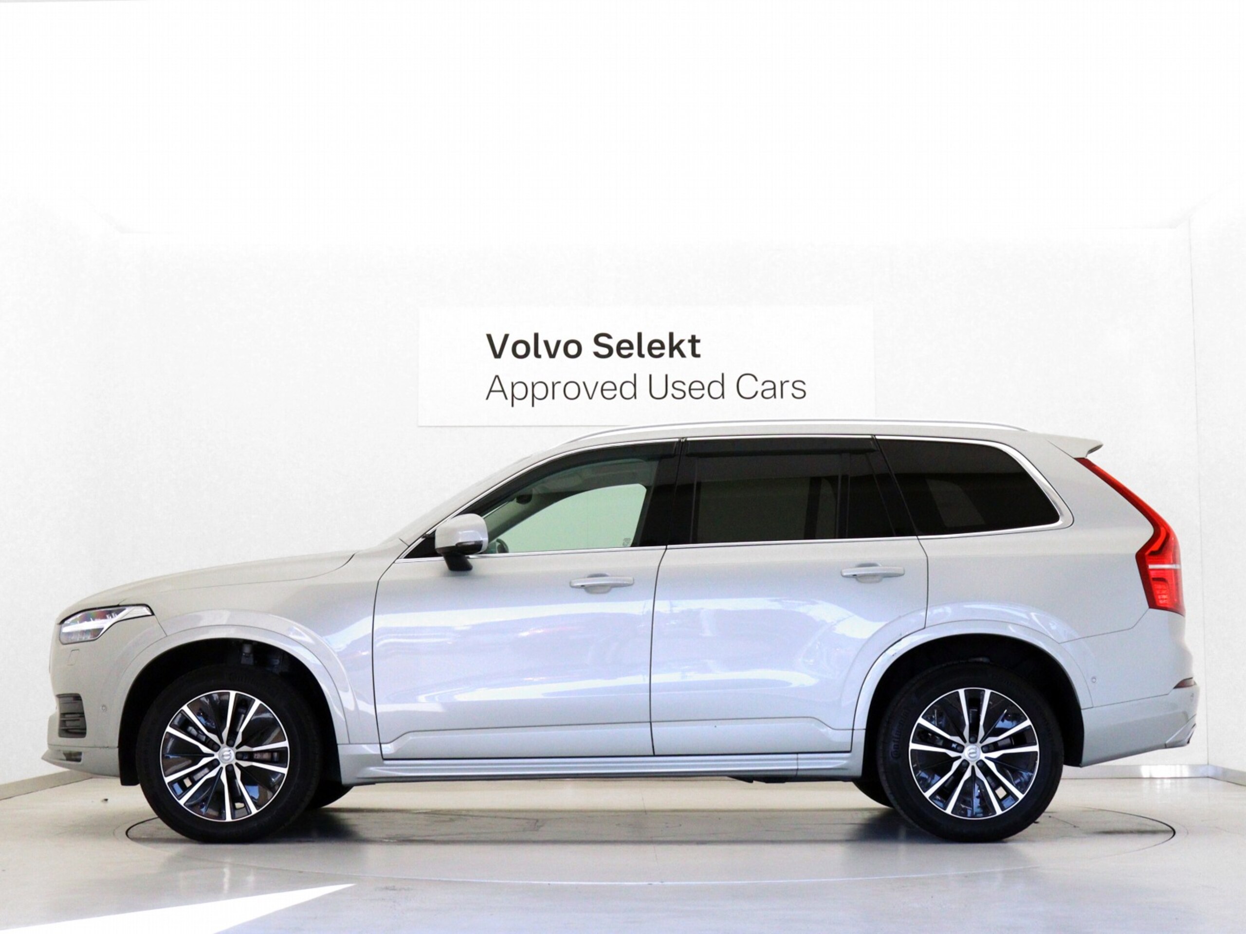 Volvo XC90 B5 AWD Momentum 4WD Sunroof Climate Package 7-Seater Dashcam 48V White Leather Birch Light Metallic Front & Rear 2nd Row Seat Heaters Steering Wheel Heater Linear Walnut Wood Panel 19-inch Diamond Cut Alloy Wheels — photo 7