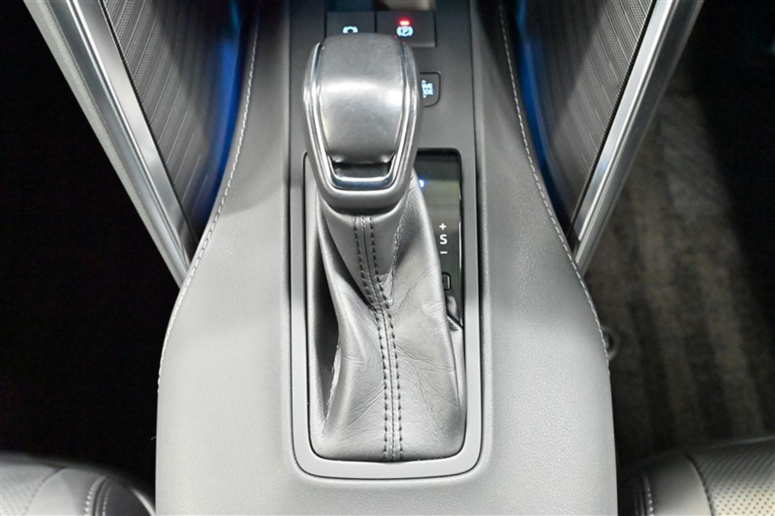 Toyota Harrier 2.5 Hybrid Z Leather Package Navigation Panoramic View Monitor — photo 8