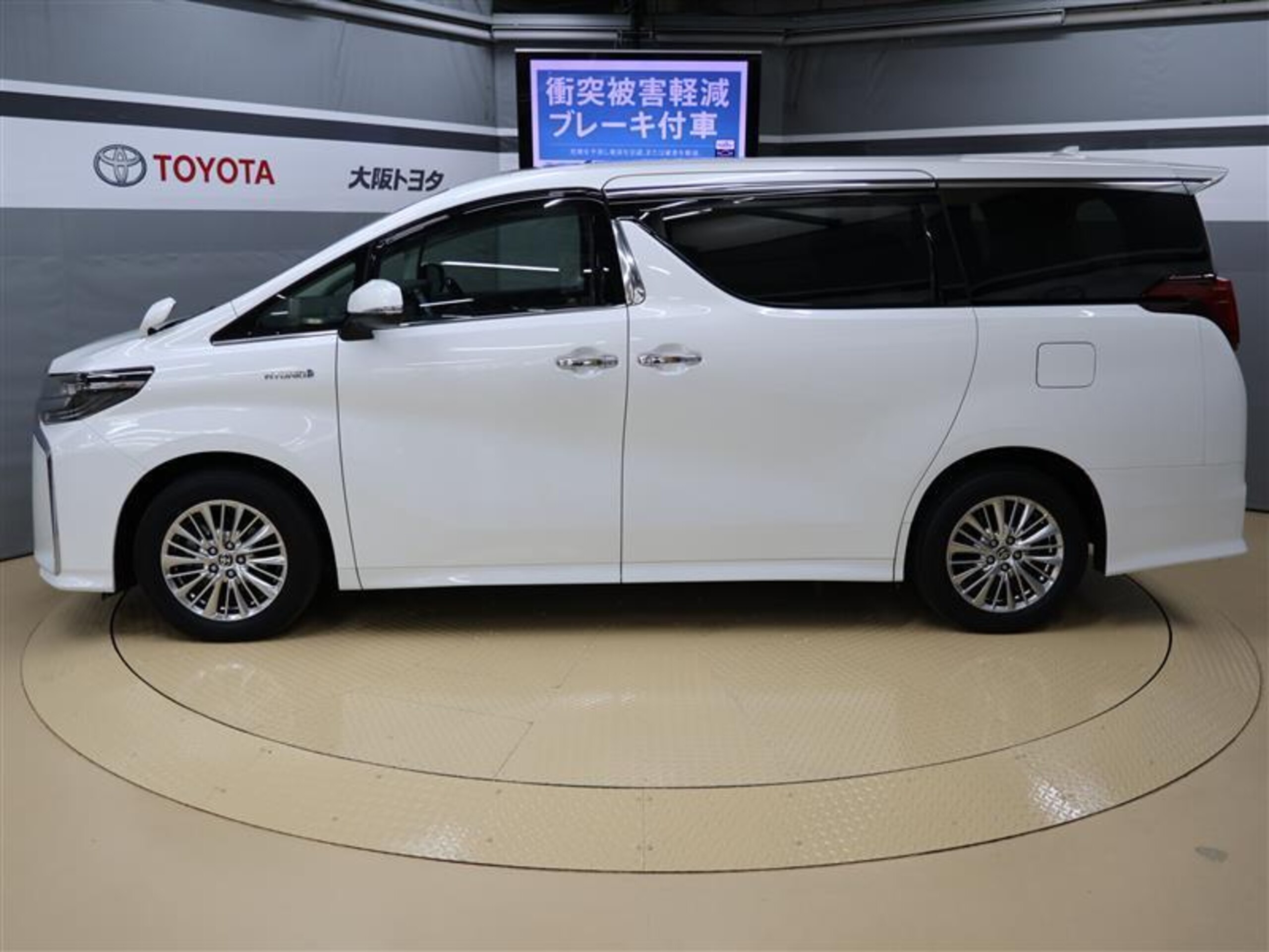 2021 Toyota Alphard — photo 2