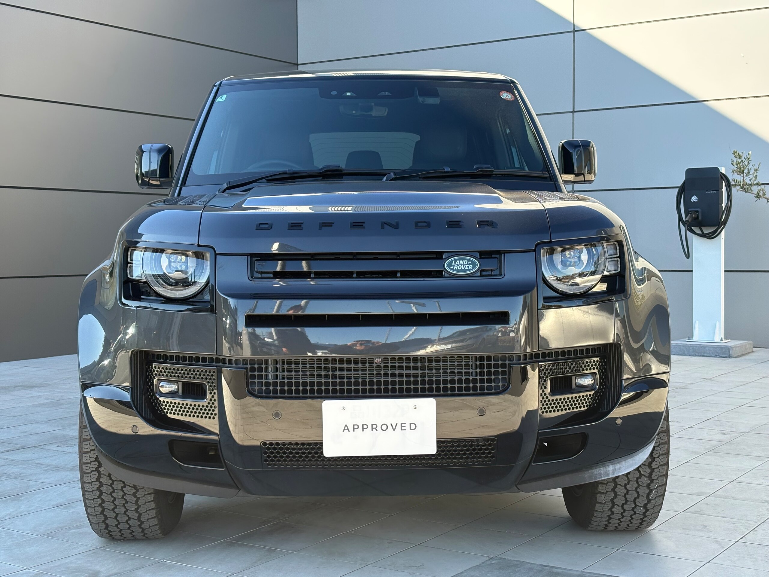 2024 Landrover Defender — photo 3