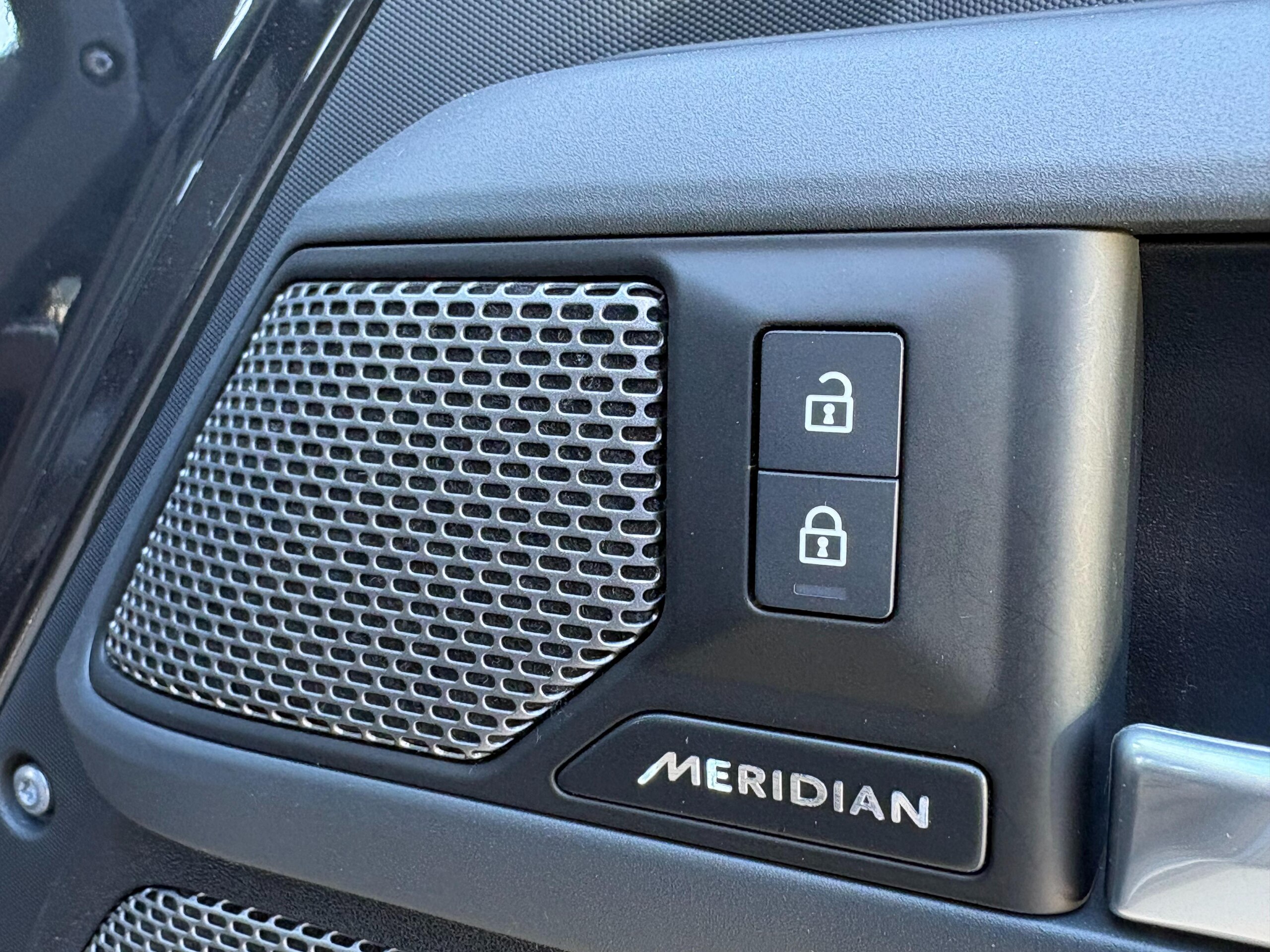 Land Rover Defender 110 X Dynamic HSE 3.0L D300 Diesel Turbo 4WD — photo 9