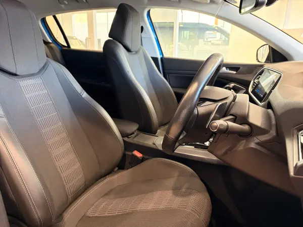 Peugeot 308 Allure BlueHDi Diesel Turbo — photo 7