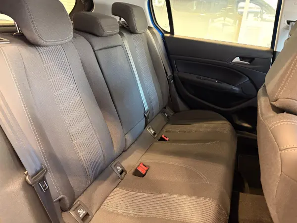 Peugeot 308 Allure BlueHDi Diesel Turbo — photo 8