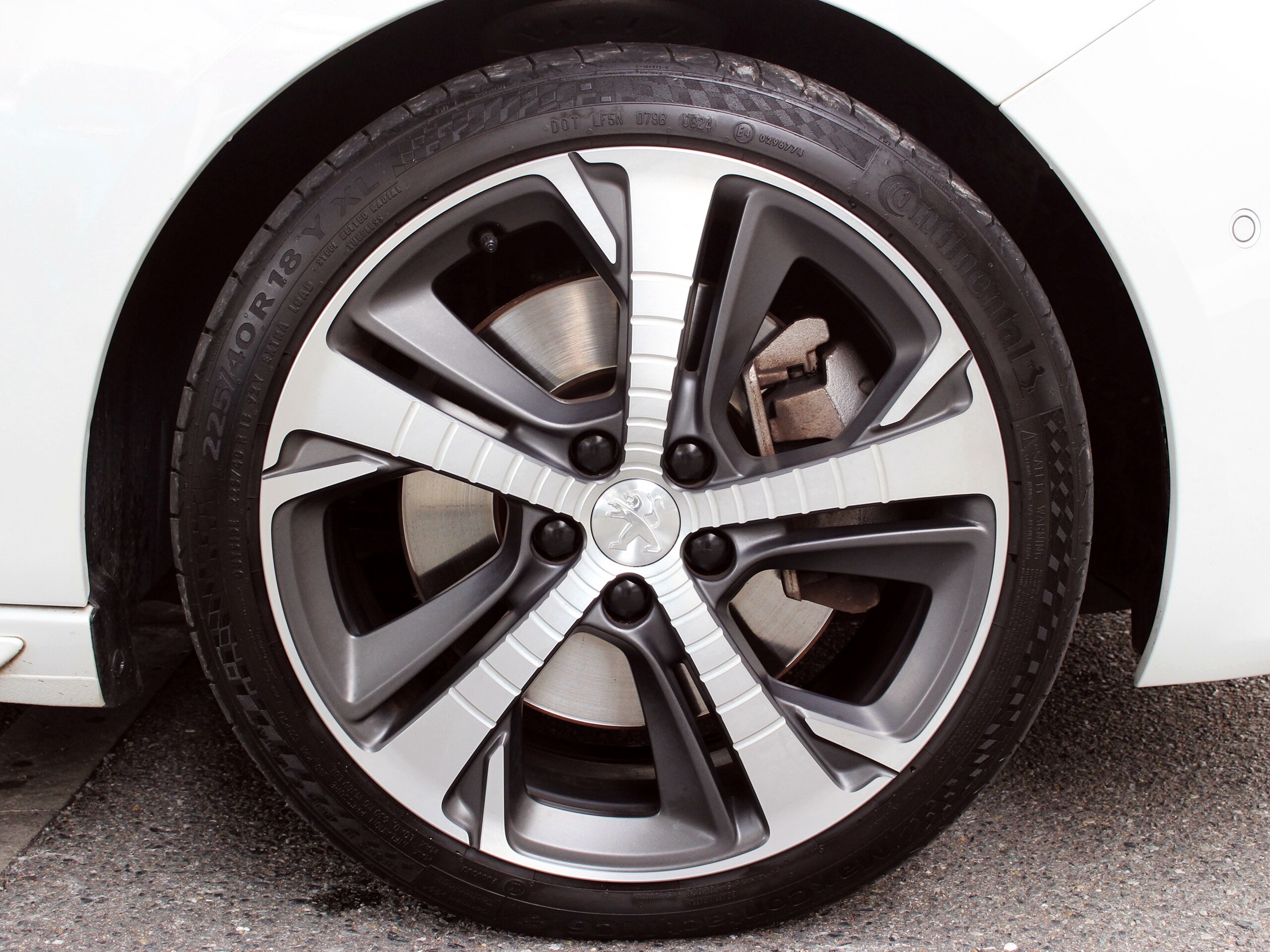 Peugeot 308GT BlueHDi Diesel Turbo — photo 9