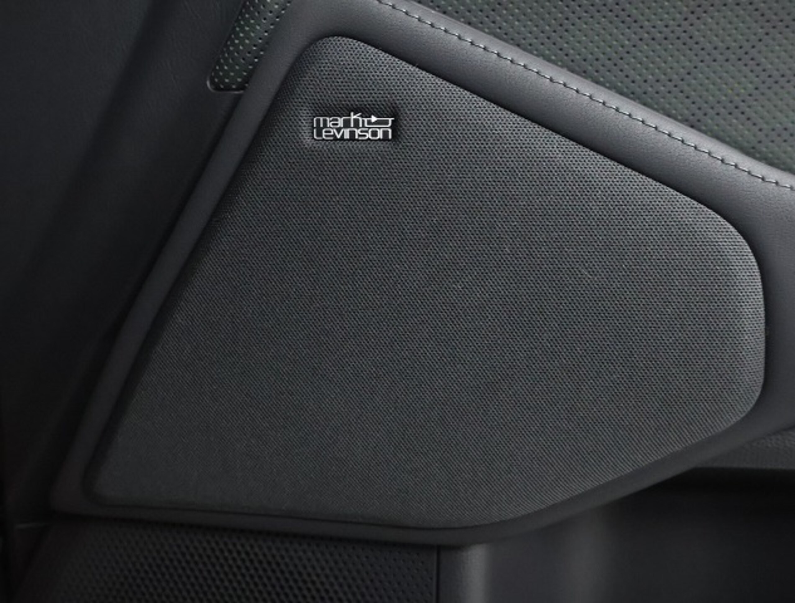 2025 Lexus Gx — photo 2