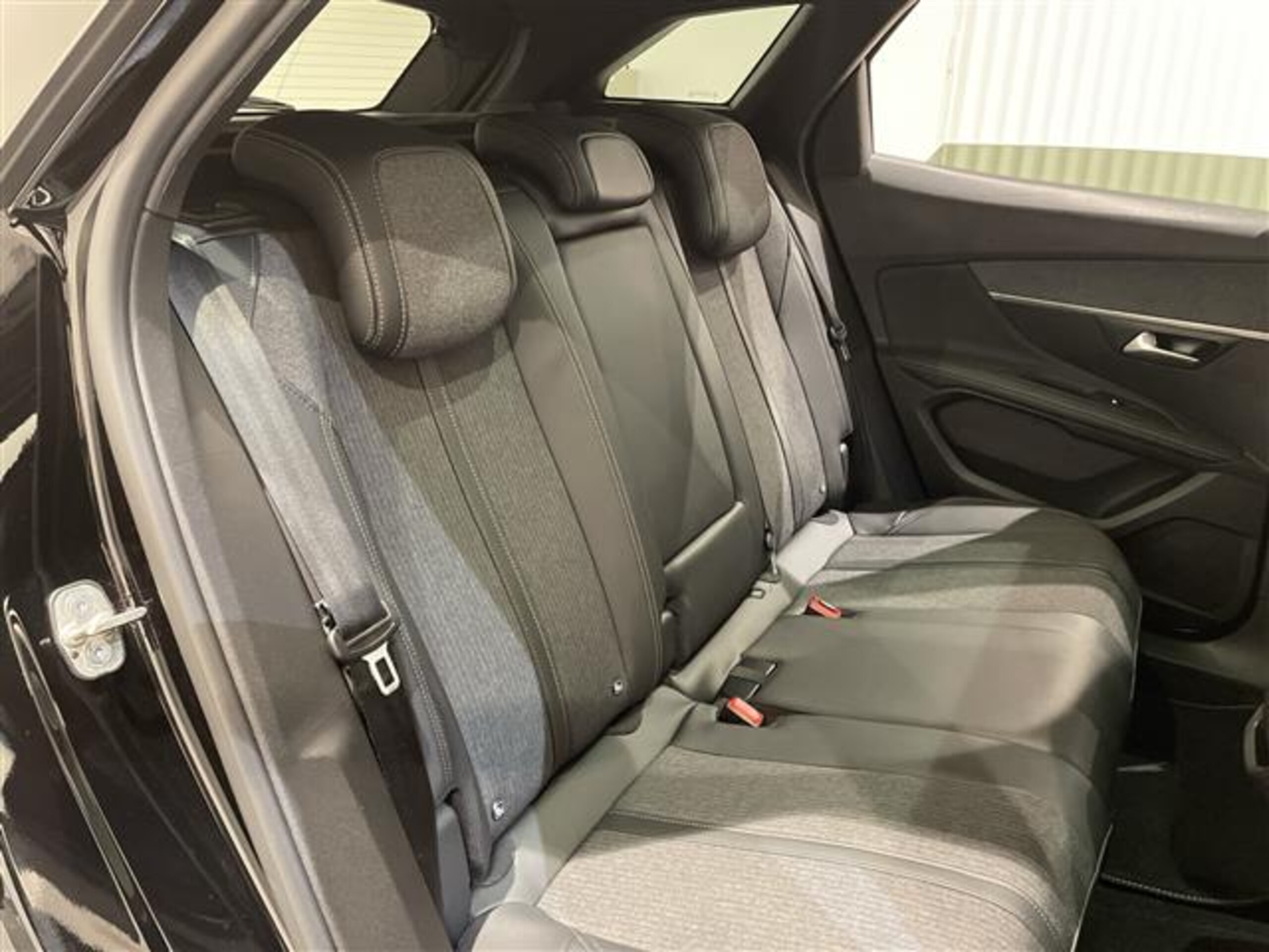 2019 Peugeot 3008 — photo 2