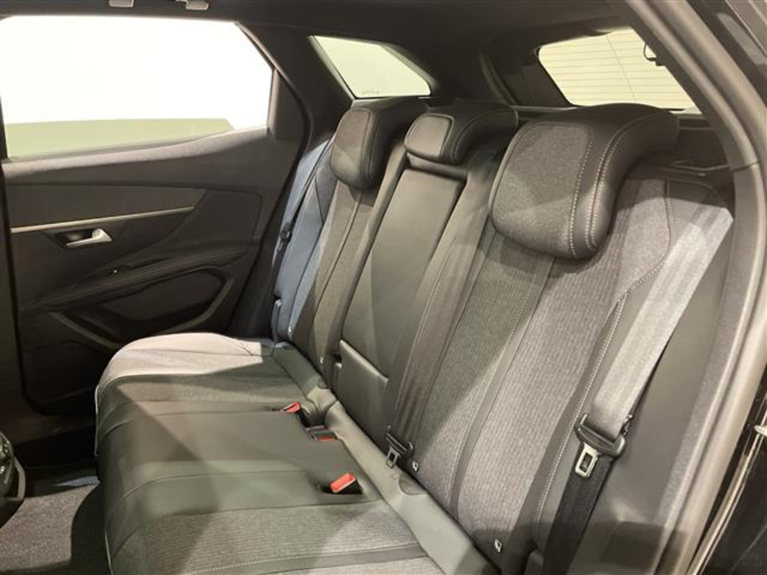 2019 Peugeot 3008 — photo 3