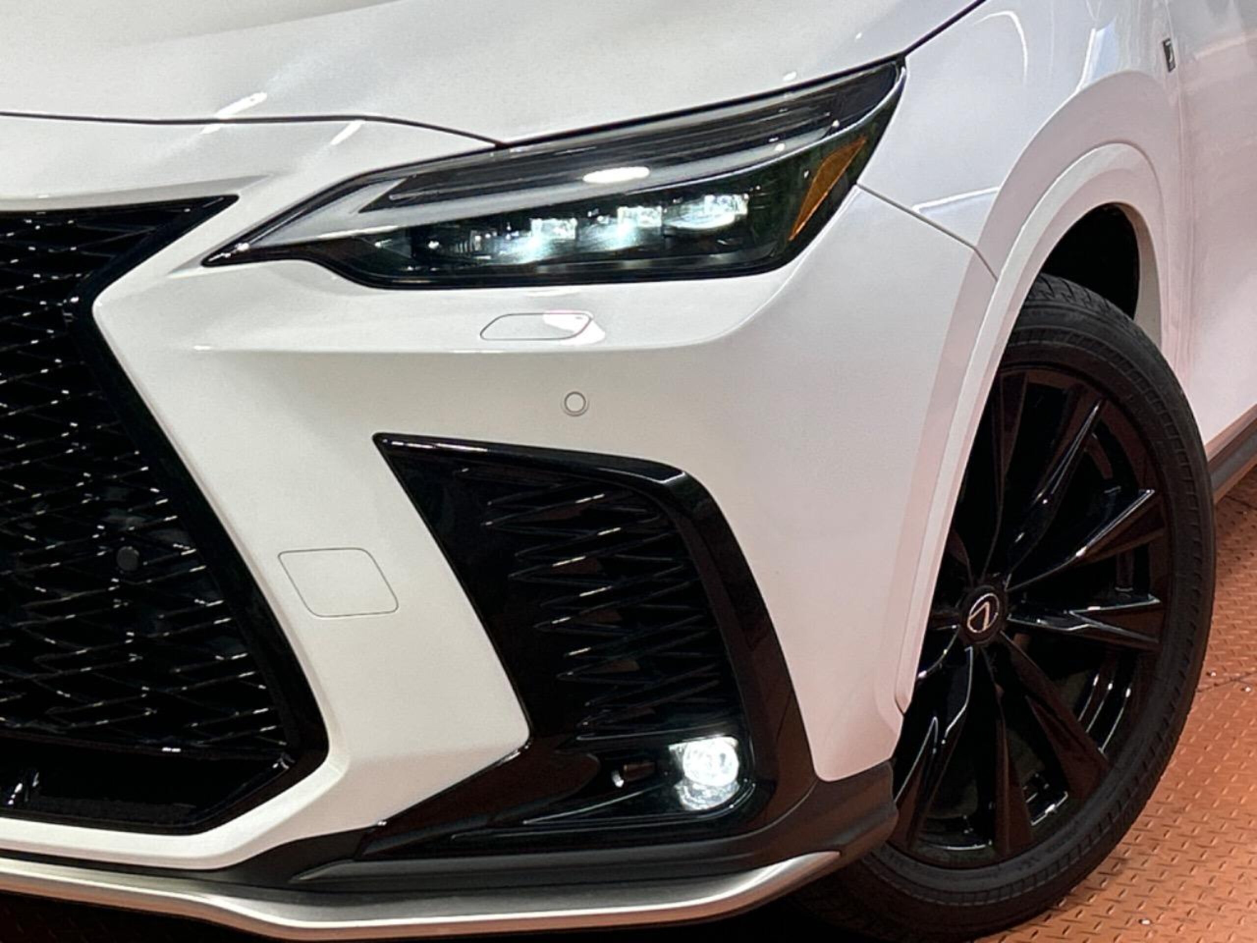 Lexus NX 350h F Sport — photo 9