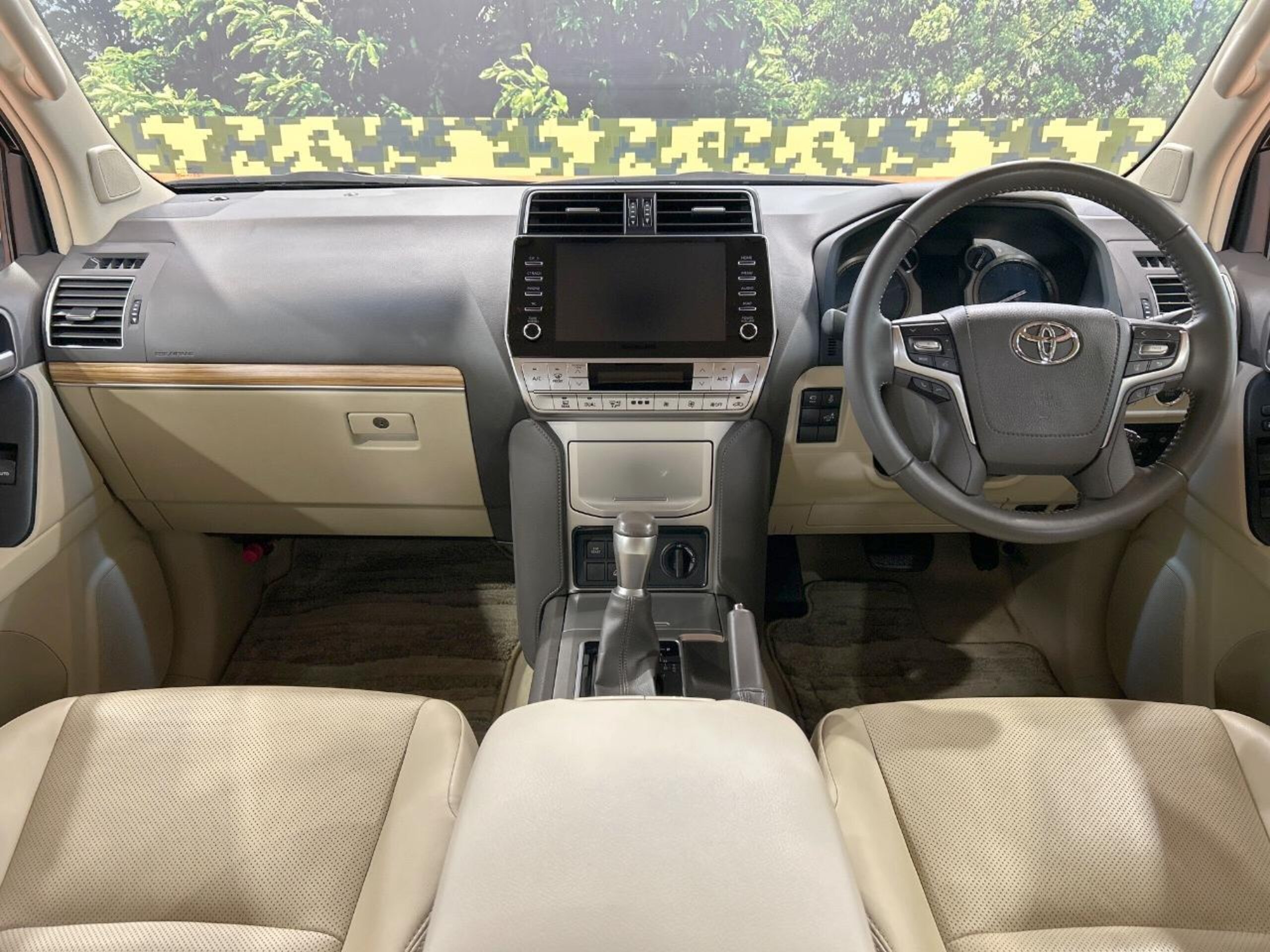 2023 Toyota Land Cruiser Prado — photo 2