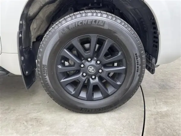 Toyota Land Cruiser Prado 2.7 TX L Package Matte Black Edition 4WD Non-Smoking Car Genuine Manufacturer 9-inch Navi TV Multi-Terrain Monitor Sunroof 360-Degree Camera Power Third Seat Radar Cruise Control Blind Spot Monitor Leather Seat Seat Heater (White Pearl Crystal Shine) — photo 8