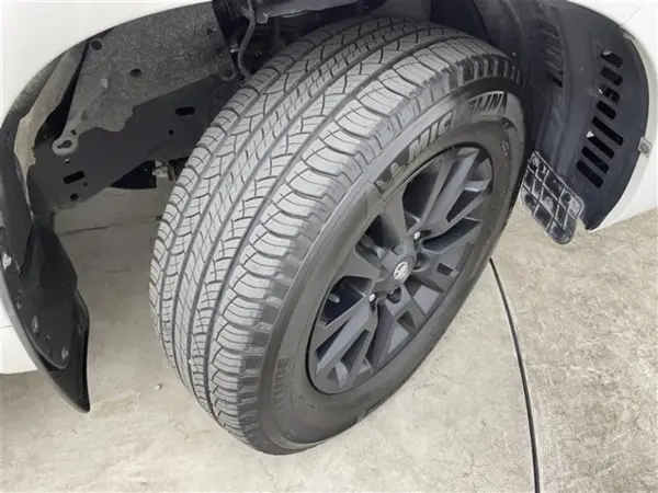 Toyota Land Cruiser Prado 2.7 TX L Package Matte Black Edition 4WD Non-Smoking Car Genuine Manufacturer 9-inch Navi TV Multi-Terrain Monitor Sunroof 360-Degree Camera Power Third Seat Radar Cruise Control Blind Spot Monitor Leather Seat Seat Heater (White Pearl Crystal Shine) — photo 9