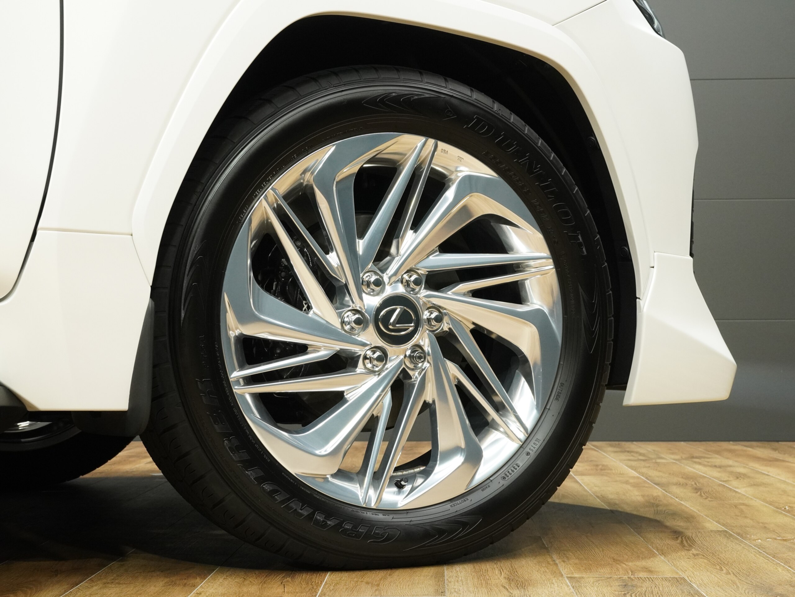 Lexus LX600 Executive 4WD — photo 8