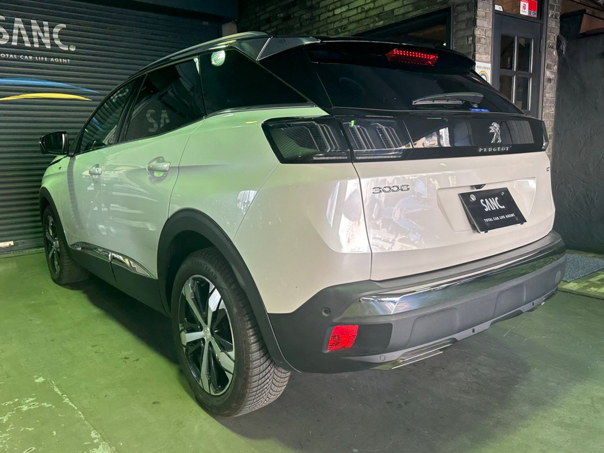 Peugeot 3008 GT BlueHDi Diesel Turbo — photo 8