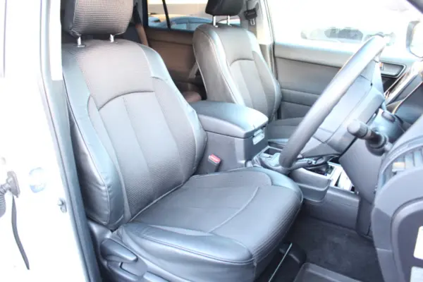 Toyota Land Cruiser Prado 2.8 TX Diesel Turbo 4WD Sunroof/15000km/One Owner/9-inch Navigation/TV/Aftermarket Tires/Aluminum Wheels/Front & Rear Dashcams/2-Year Inspection/ETC/Backup Camera/Visors (White) — photo 9