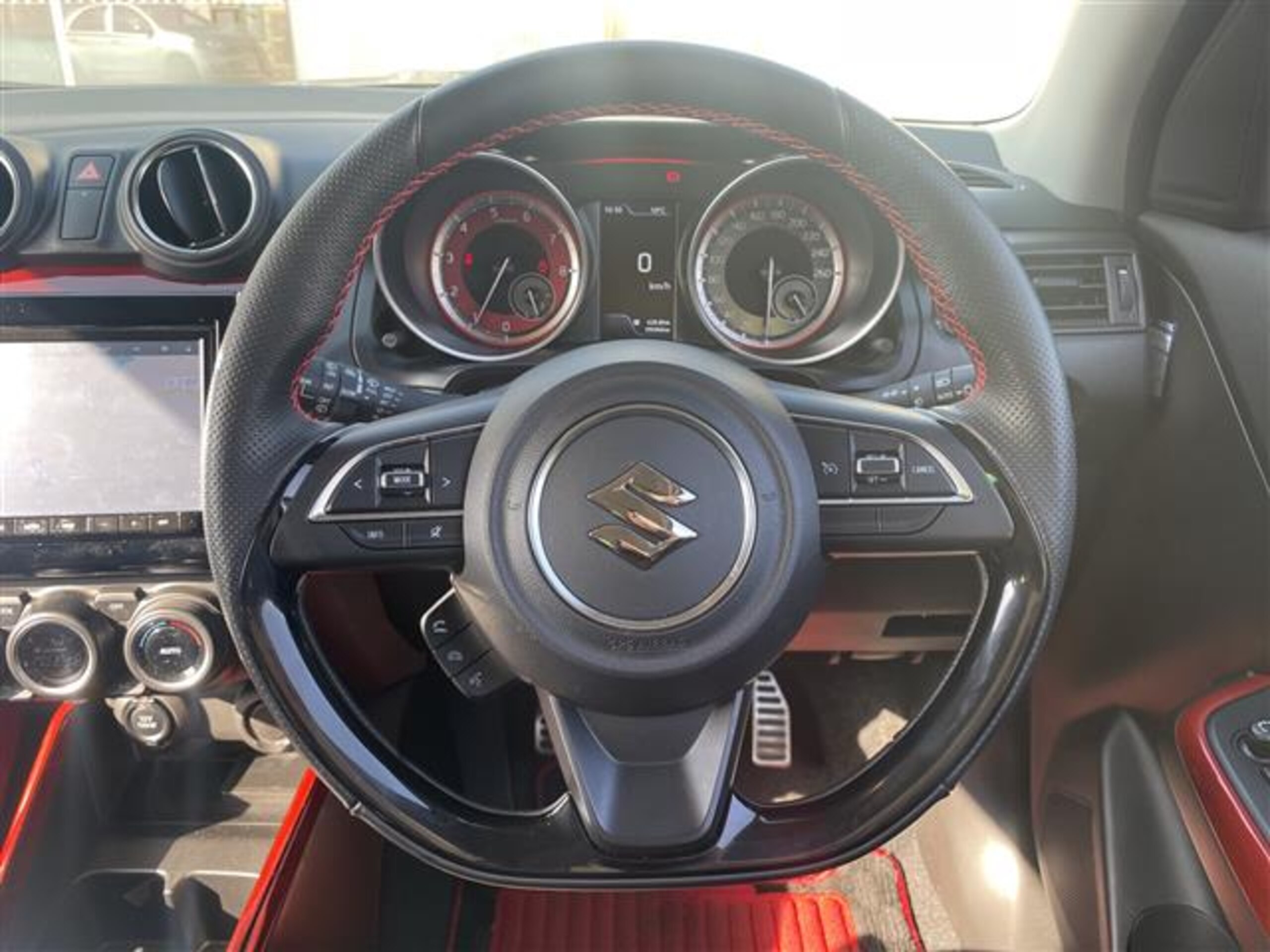 2022 Suzuki Swift — photo 2
