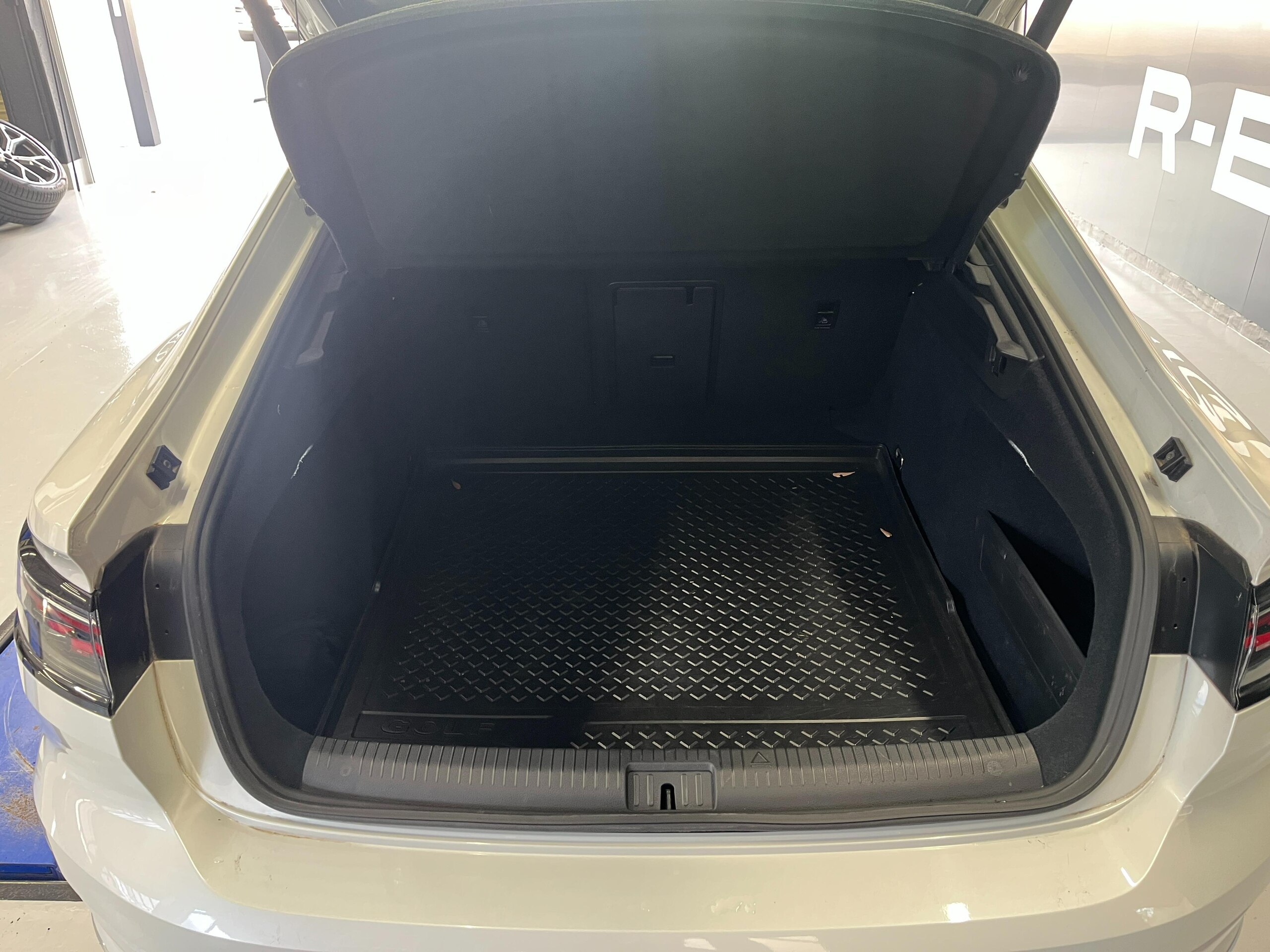 Volkswagen Arteon TSI 4Motion R-Line Advance 4WD — photo 8