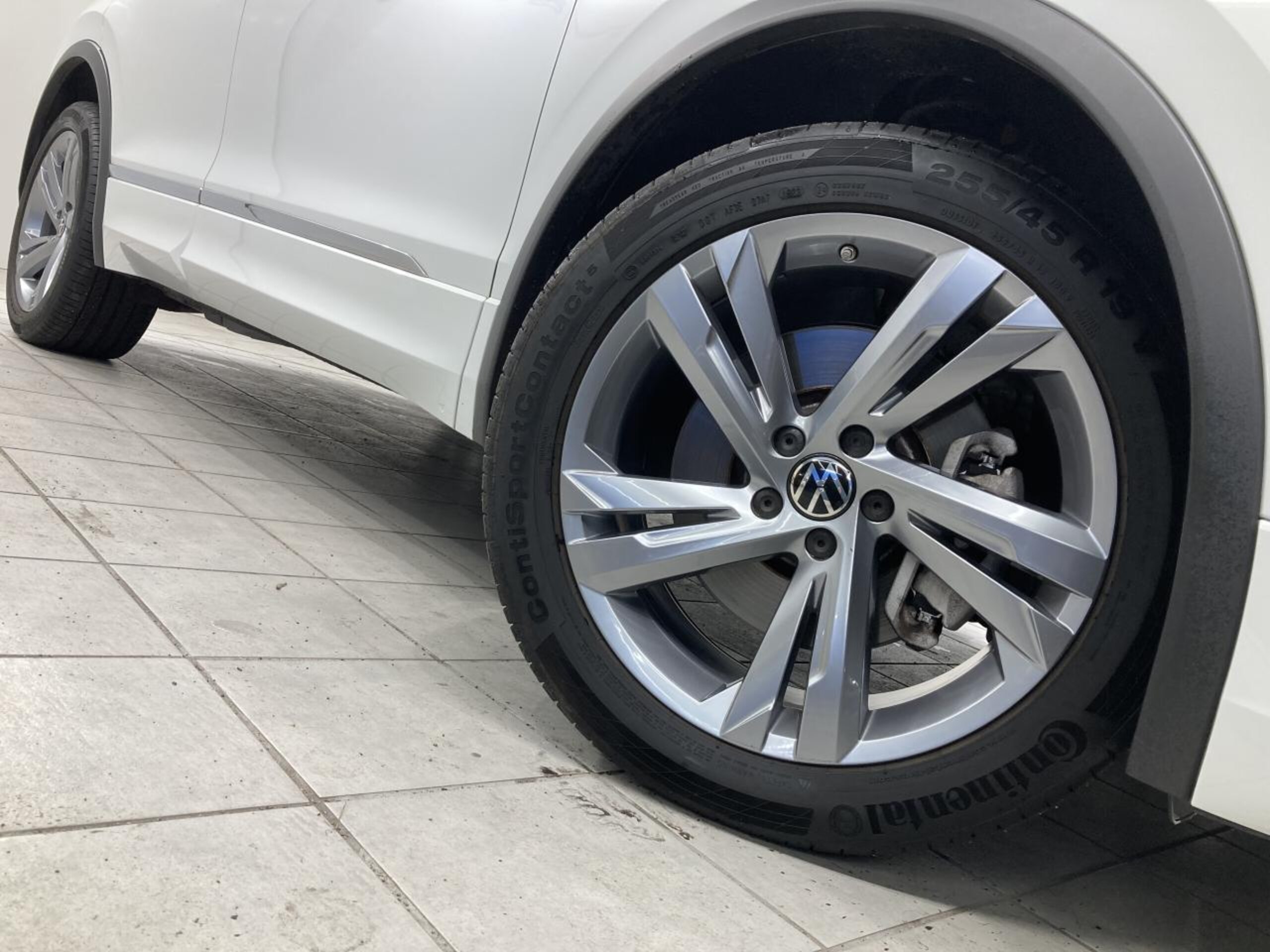 Volkswagen Tiguan TSI 4Motion R-Line 4WD — photo 8