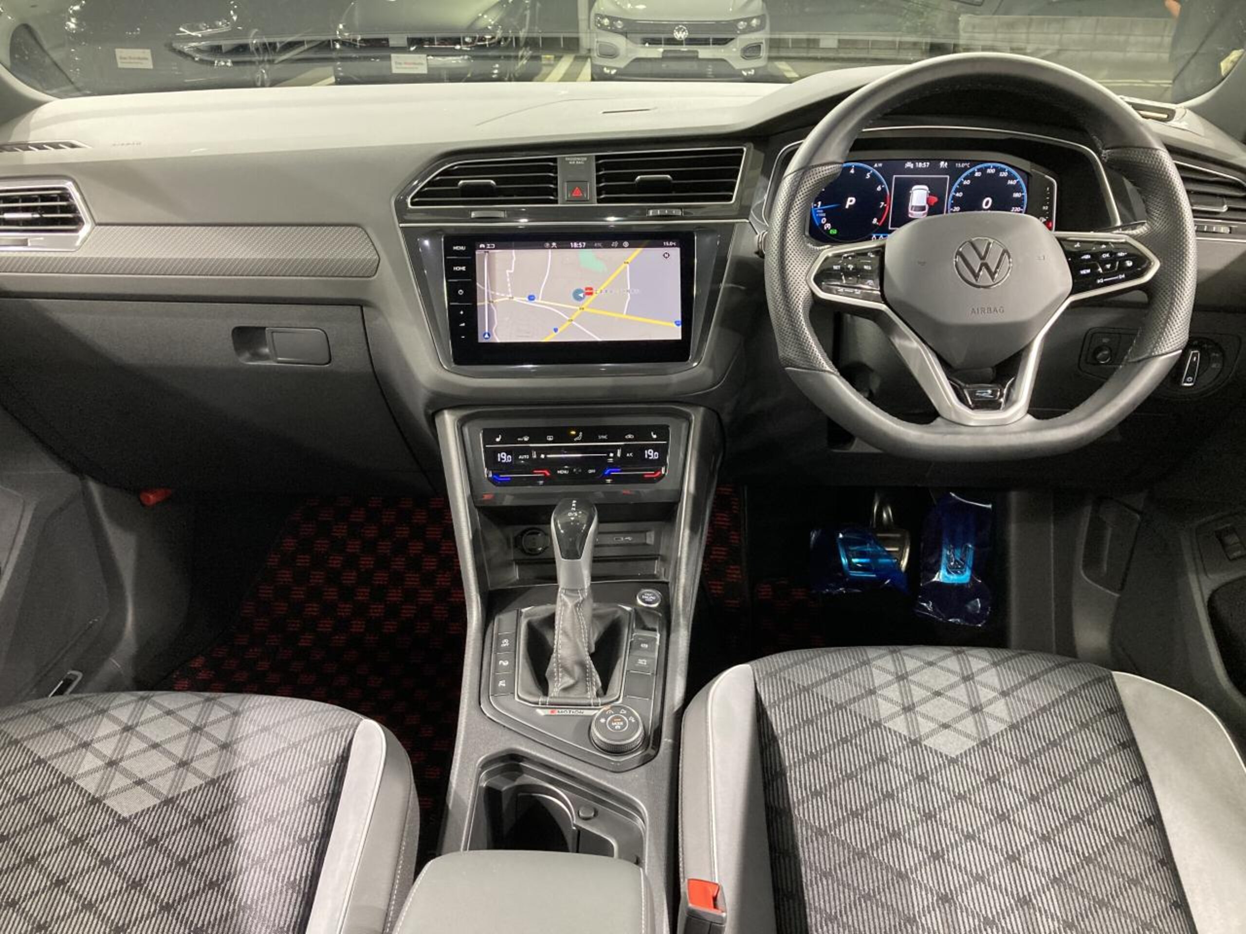 2023 Volkswagen Tiguan — photo 2