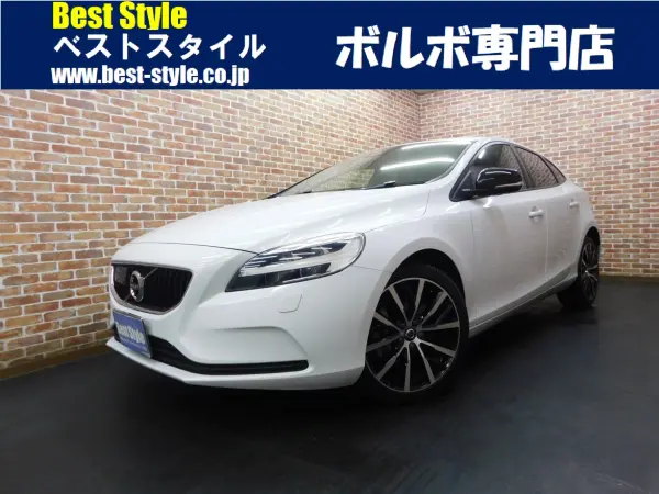 Volvo V40 D4 Dynamic Edition Diesel Turbo Special Edition Half Leather Nav DTV Back Camera Smart Key Auto Daytime LED Front/Rear Drive Recorder Seat Heater Aisin 8-Speed Auto Rear Film Non-Smoking Maintenance Records 2018 Model (Ice White)