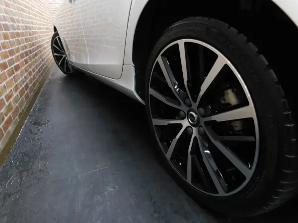 2018 Volvo V40 — photo 9 | Tuminion Kenya