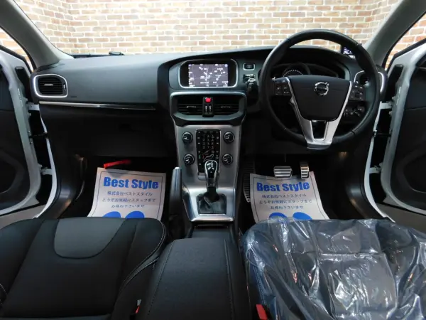 2018 Volvo V40 — photo 3 | Tuminion Kenya