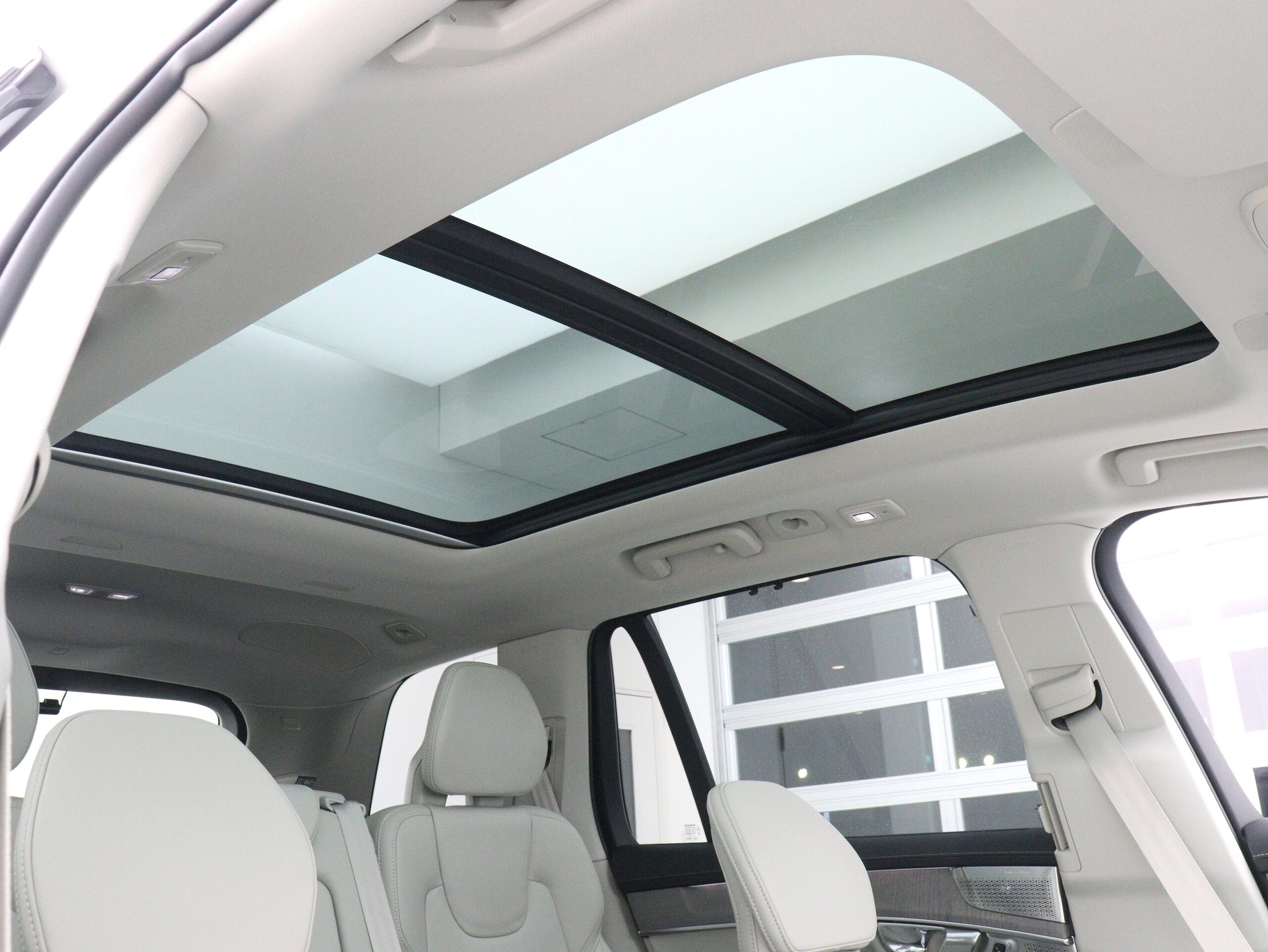 2025 Volvo Xc90 — photo 3