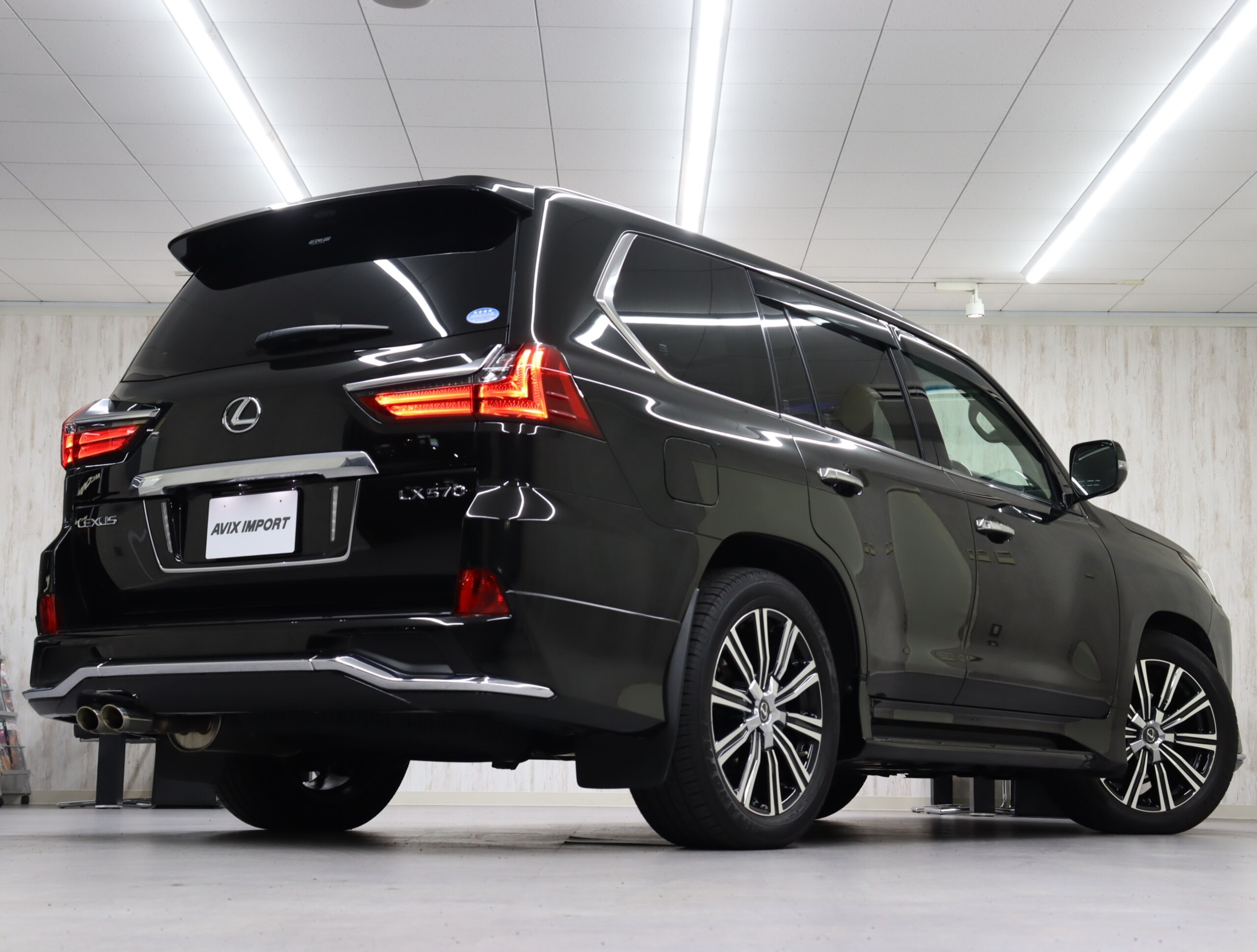 2020 Lexus Lx — photo 2