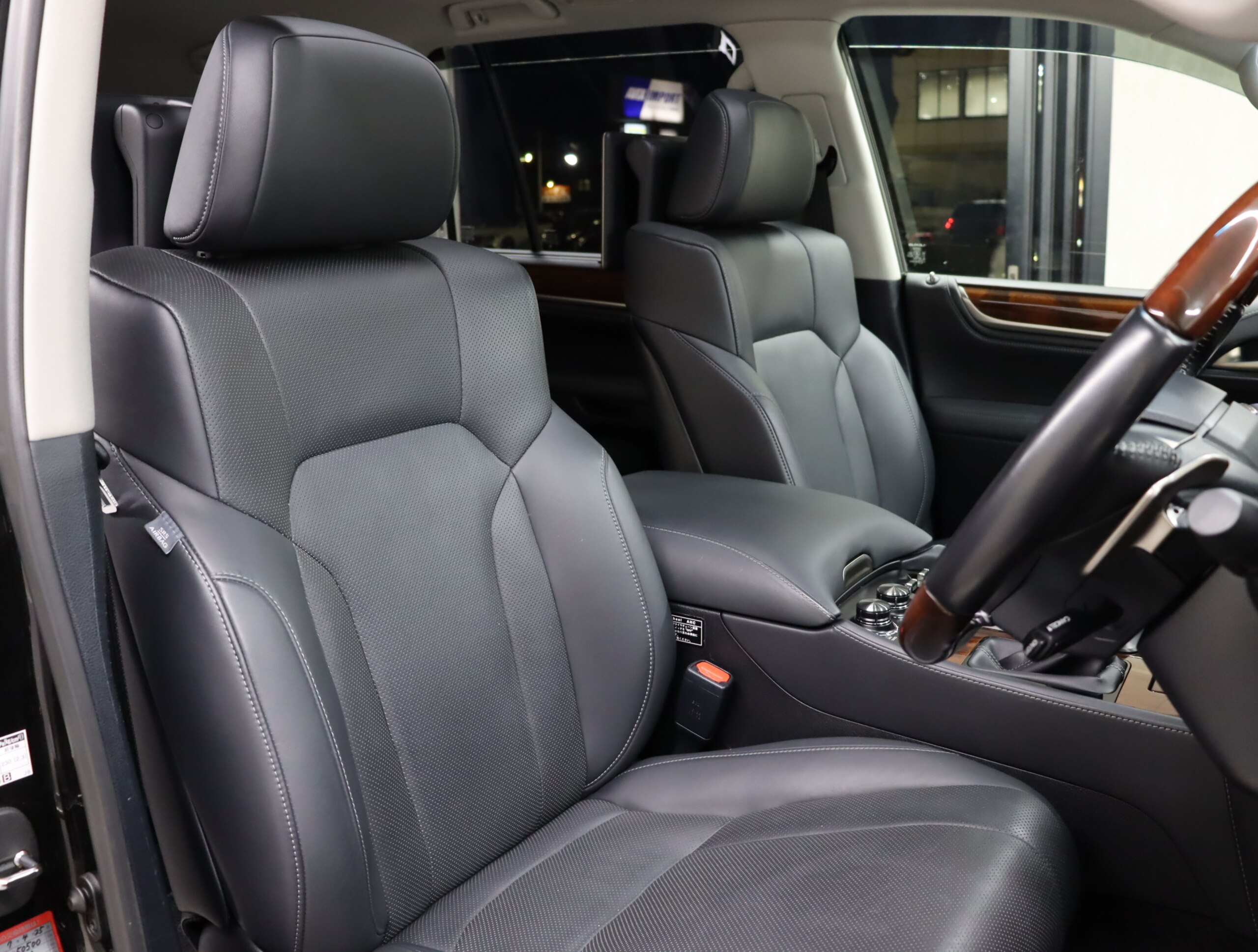 Lexus LX570 4WD Modellista Aero & Muffler Black Leather Moonroof Genuine Rear Entertainment Triple LED Headlights Genuine Navigation TV 360 Camera Clearance Sonar Seat Heaters Ventilation Lexus Safety System ACC OP 21-inch AW (Starlight Black Glass Flake) — photo 8