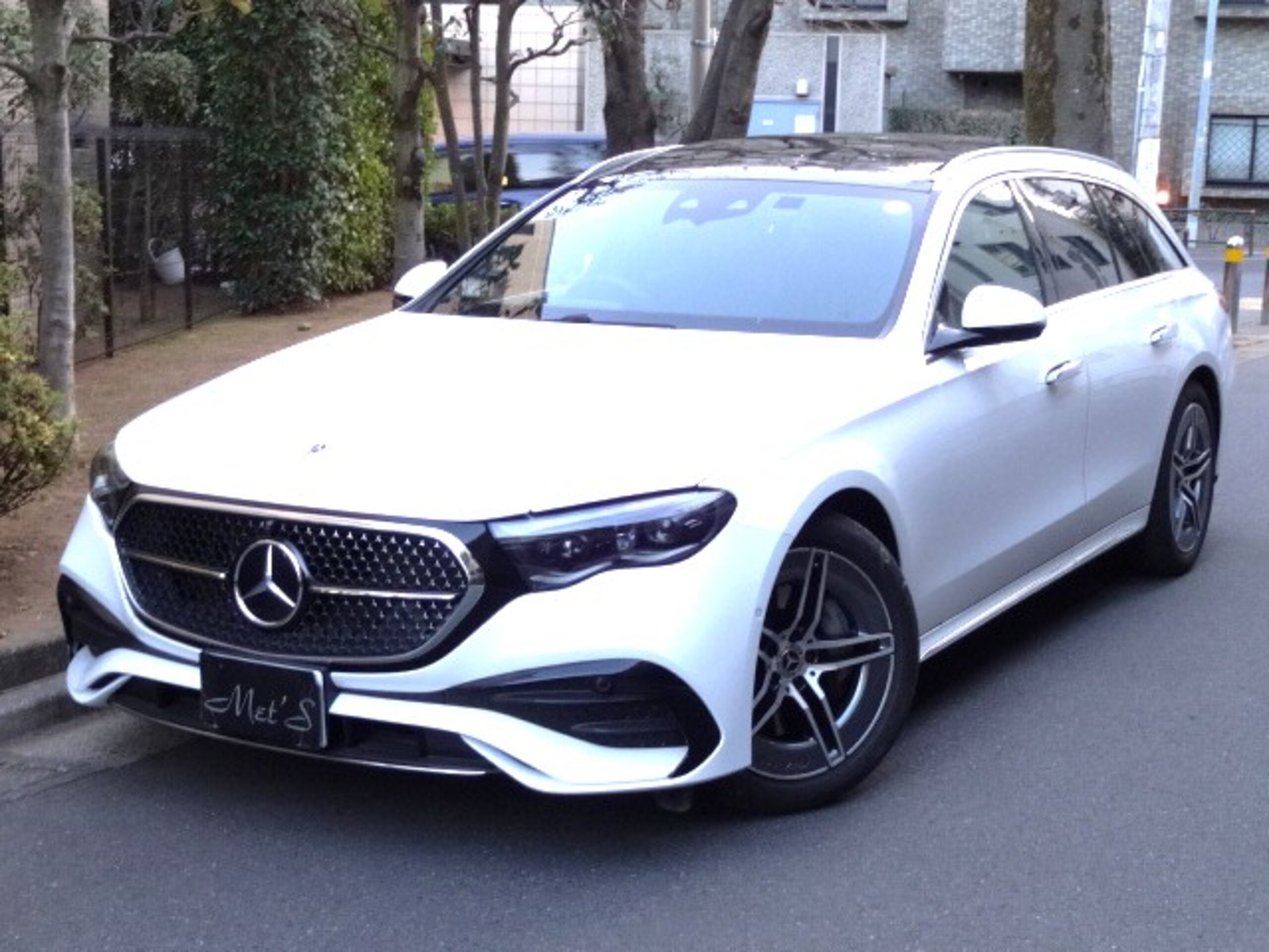 Mercedes-Benz E-Class Wagon E200 Avantgarde AMG Line Package (ISG Model) MP202501 Leather Exclusive & Advanced P (Opaque White)