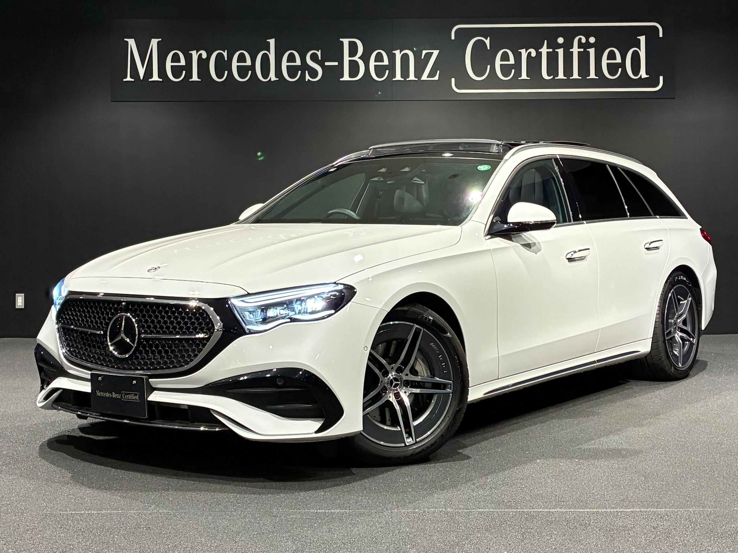 Mercedes-Benz E-Class Wagon E220 d Avantgarde AMG Line Package (ISG Equipped Model) Diesel Turbo MP202401 Digital Interior Package Leather Exclusive Package Advanced Package Panoramic Sliding Roof (Opaque White)