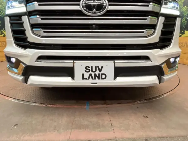 2023 Toyota Landrcuiser 300 — photo 3