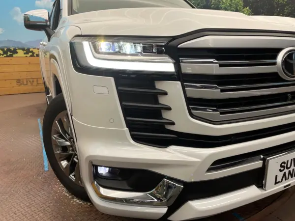 Toyota Land Cruiser 300 3.5 ZX 4WD Modellista Aero Sunroof Rear Monitor 12.3-inch Navigation JBL Sound System Panoramic View Monitor Non-smoking Vehicle Digital Inner Mirror Blind Spot Monitor Power Back Door (Precious White Pearl) — photo 9