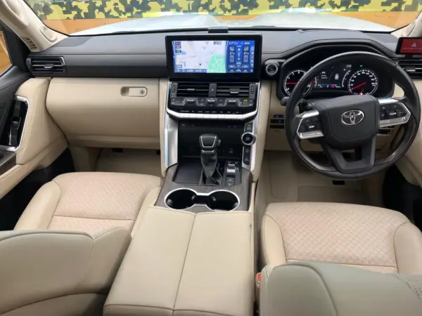 2023 Toyota Landrcuiser 300 — photo 2