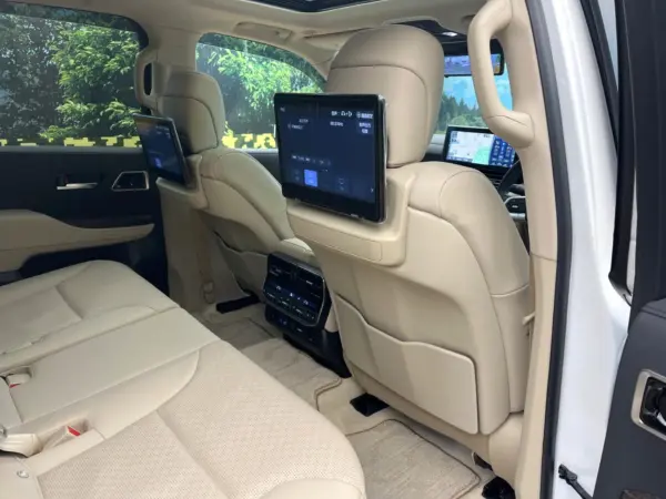 Toyota Land Cruiser 300 3.5 ZX 4WD Modellista Aero Sunroof Rear Monitor 12.3-inch Navigation JBL Sound System Panoramic View Monitor Non-smoking Vehicle Digital Inner Mirror Blind Spot Monitor Power Back Door (Precious White Pearl) — photo 8
