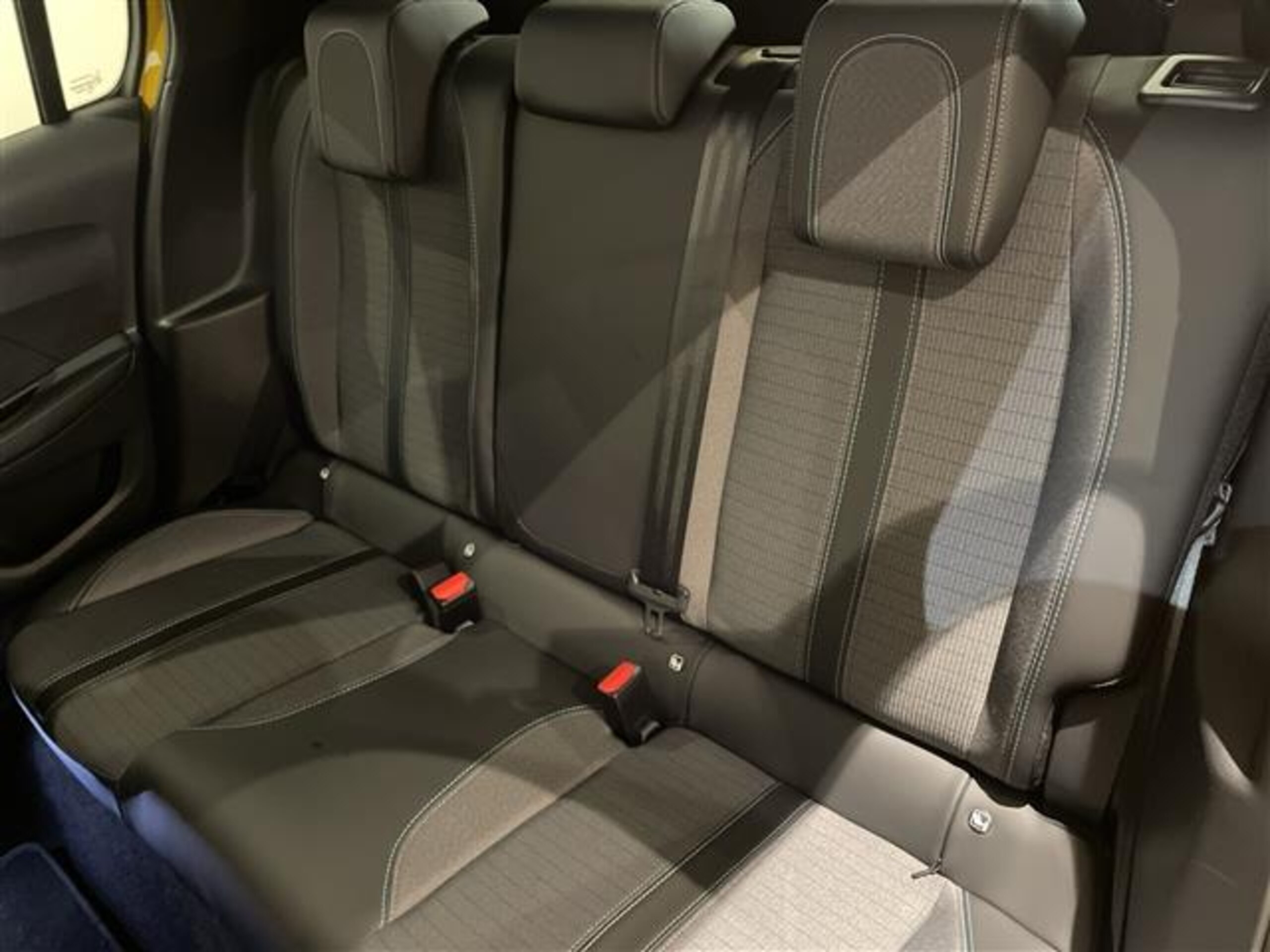 2021 Peugeot 208 — photo 3