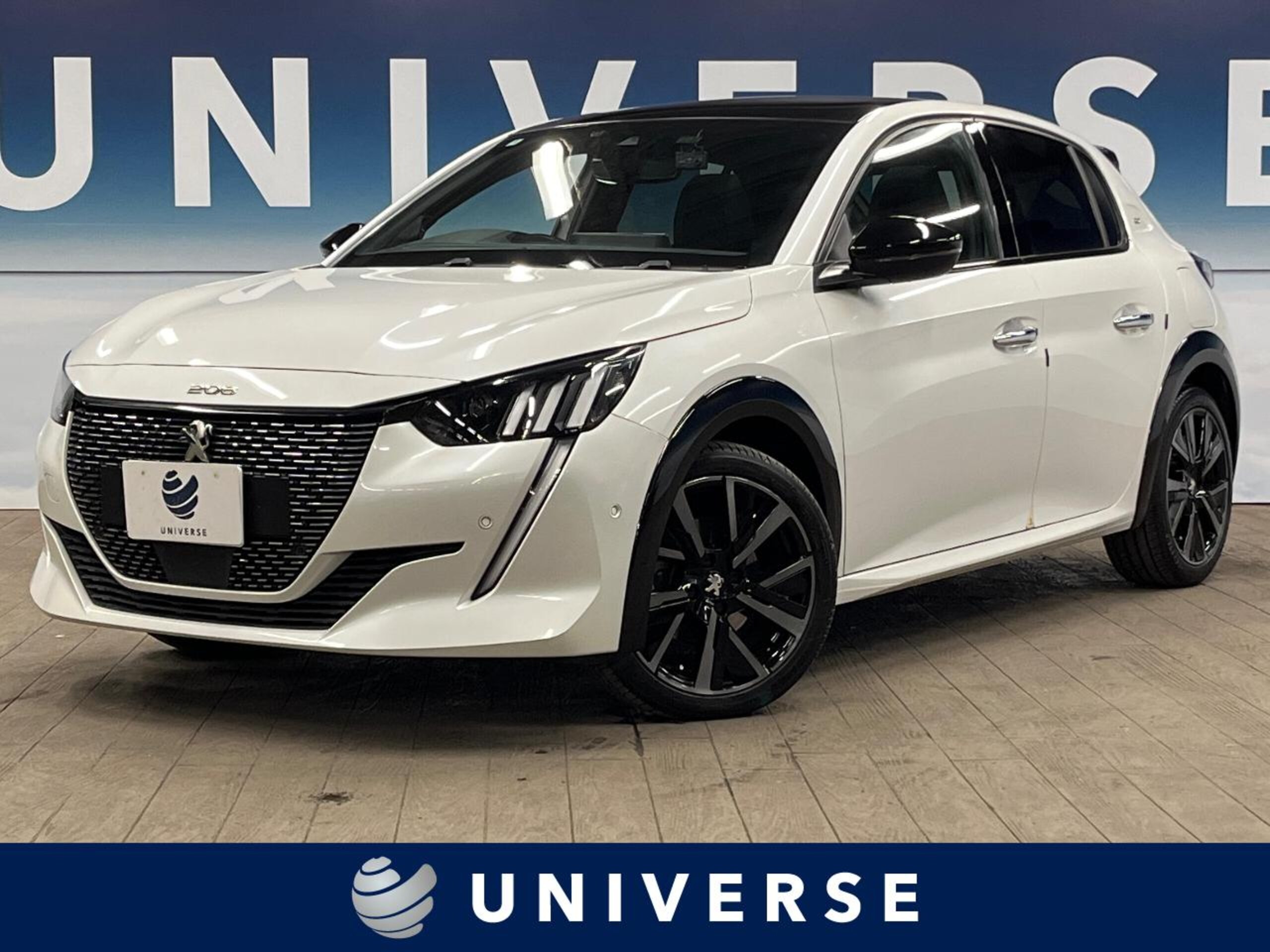 Peugeot 208GT Panoramic Glass Roof Apple CarPlay Rear View Camera Adaptive Cruise Control Blind Spot Monitor Seat Heater Half Leather Seat LED Headlights ETC (Pearl White)