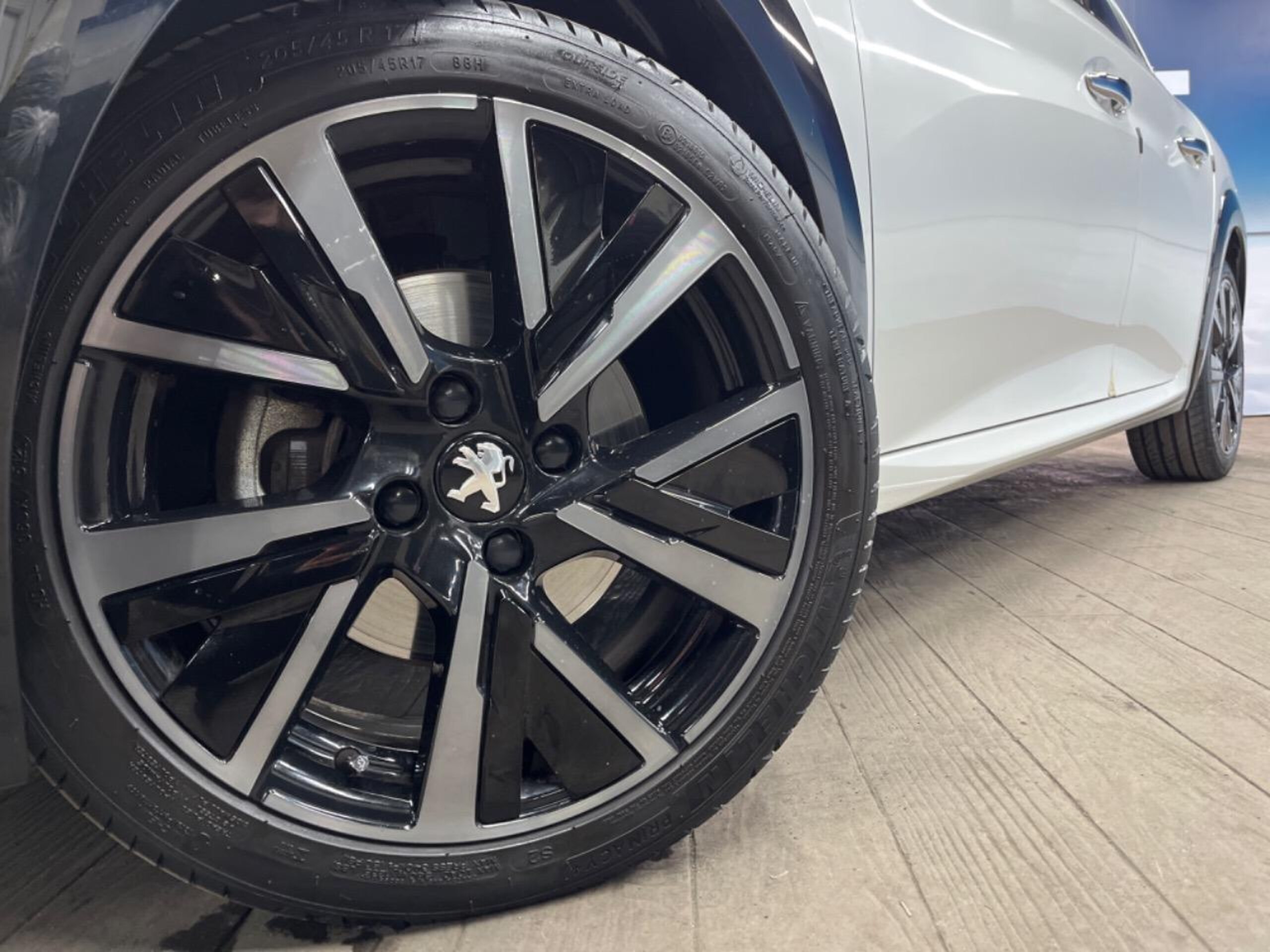 Peugeot 208GT Panoramic Glass Roof Apple CarPlay Rear View Camera Adaptive Cruise Control Blind Spot Monitor Seat Heater Half Leather Seat LED Headlights ETC (Pearl White) — photo 9