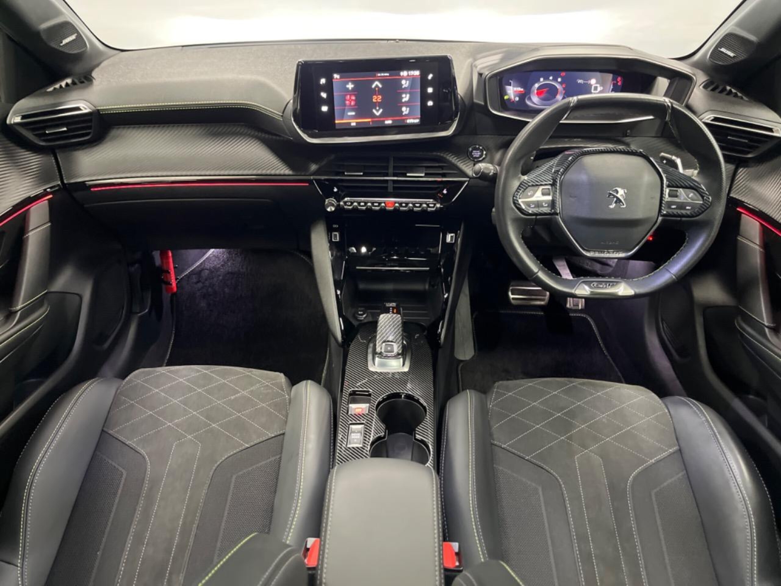 2022 Peugeot 208 — photo 2