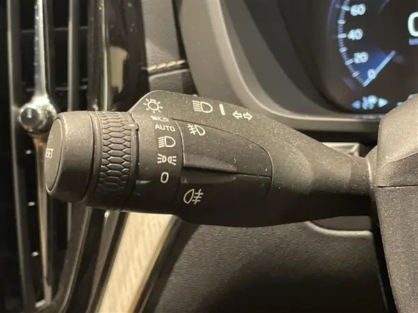 Volvo XC60 D4 AWD Inscription Diesel Turbo 4WD Climate Package Harman Kardon Seat Heater Steering Wheel Heater Rear Seat Heater City Safety Adaptive Cruise Control Blind Spot Lane Keep Assist (Onyx Black Metallic) — photo 8