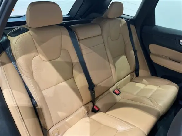 2020 Volvo Xc60 — photo 2