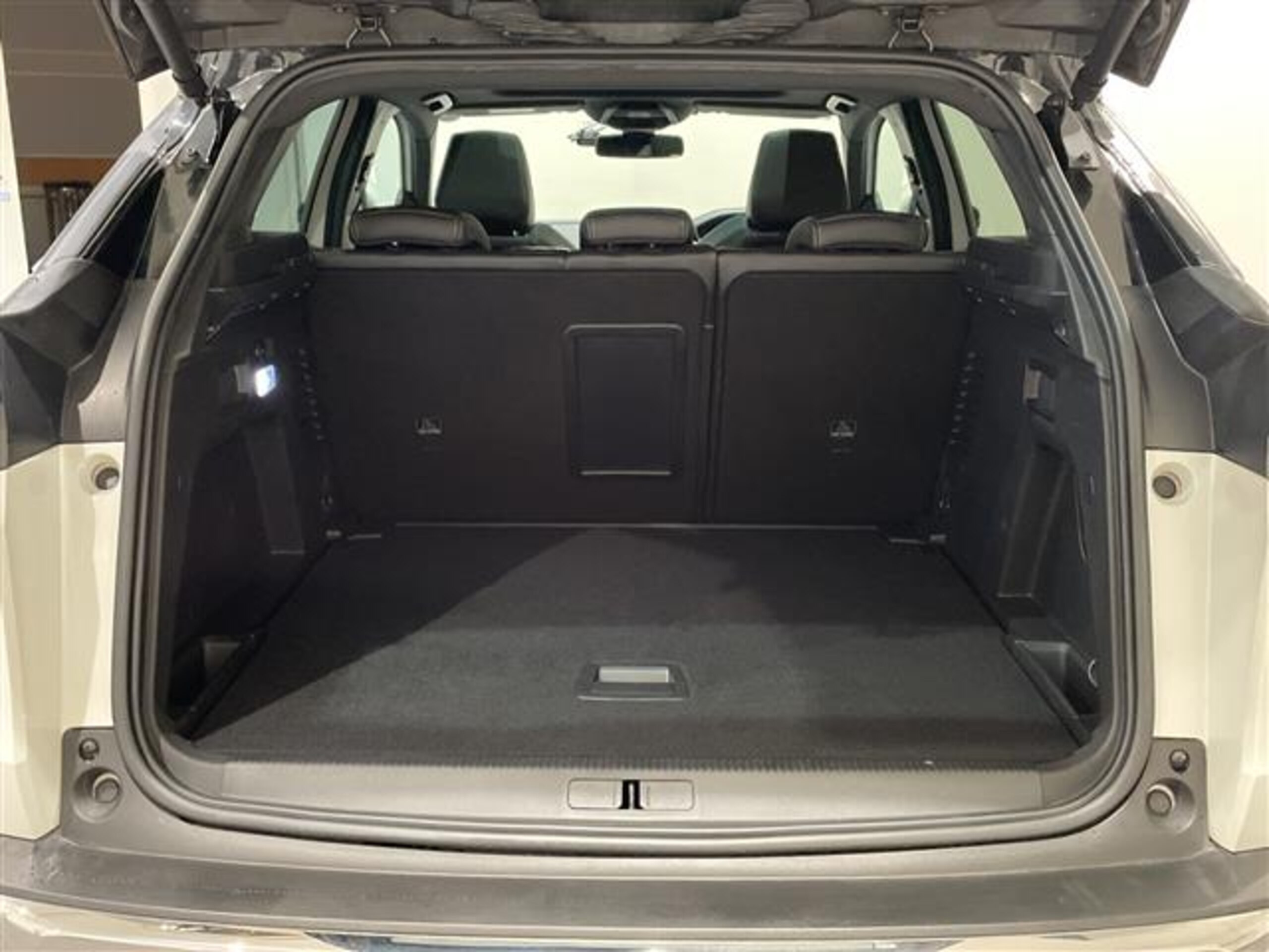 Peugeot 3008 GT BlueHDi Diesel Turbo First Class Package — photo 9