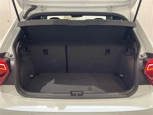 2019 Volkswagen Polo — photo 2