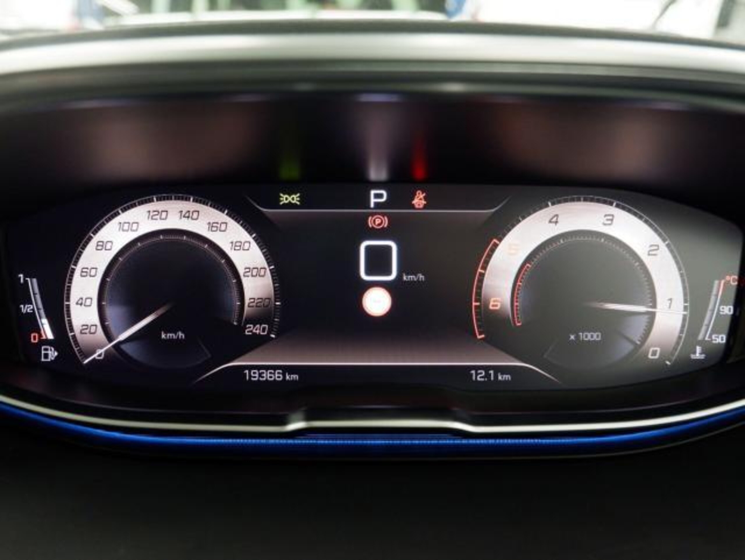 Peugeot 5008 GT BlueHDi Diesel Turbo Certified Used Car — photo 9